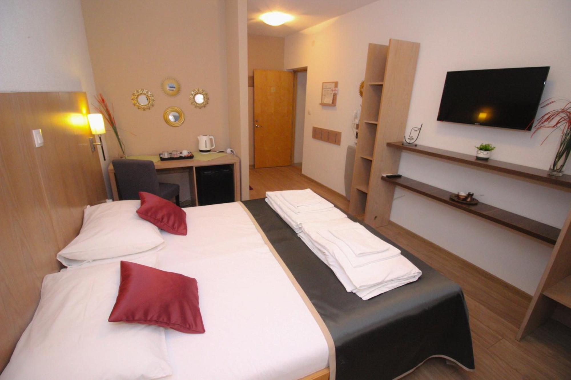 Villa Deny Mostar - With Free Parking ภายนอก รูปภาพ
