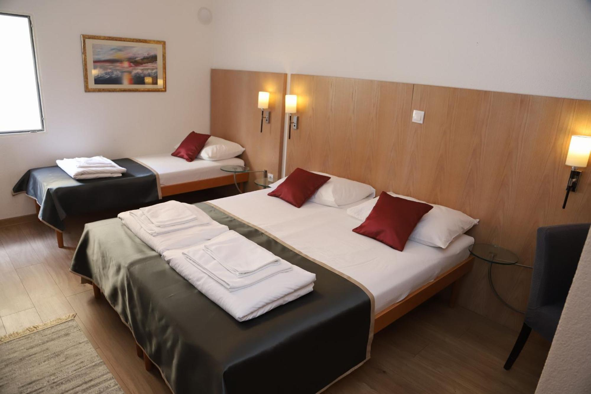 Villa Deny Mostar - With Free Parking ภายนอก รูปภาพ