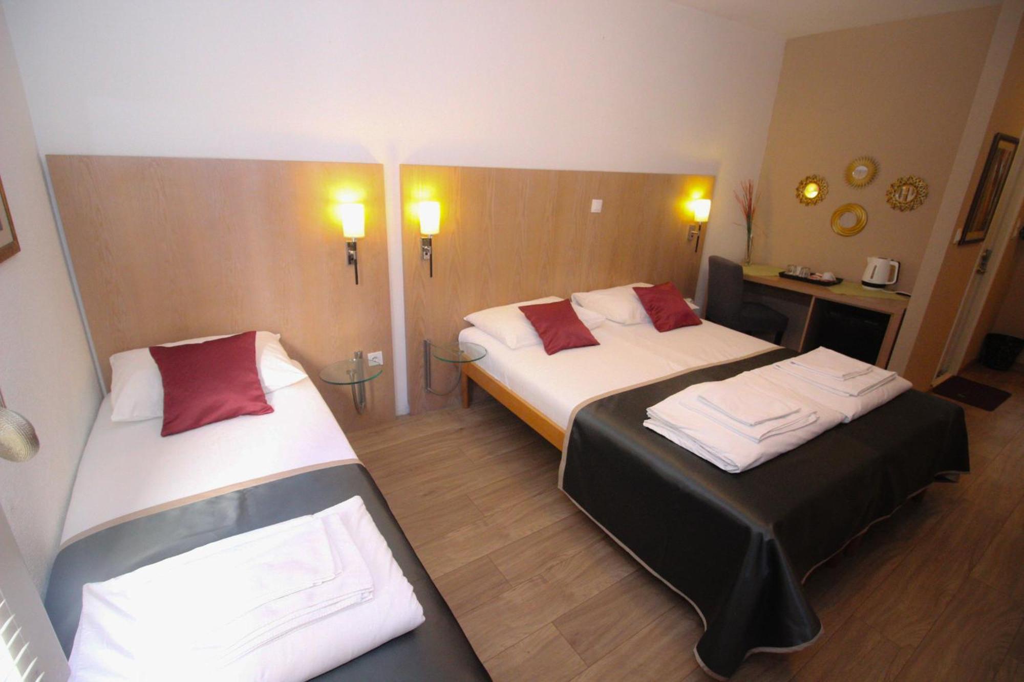Villa Deny Mostar - With Free Parking ภายนอก รูปภาพ