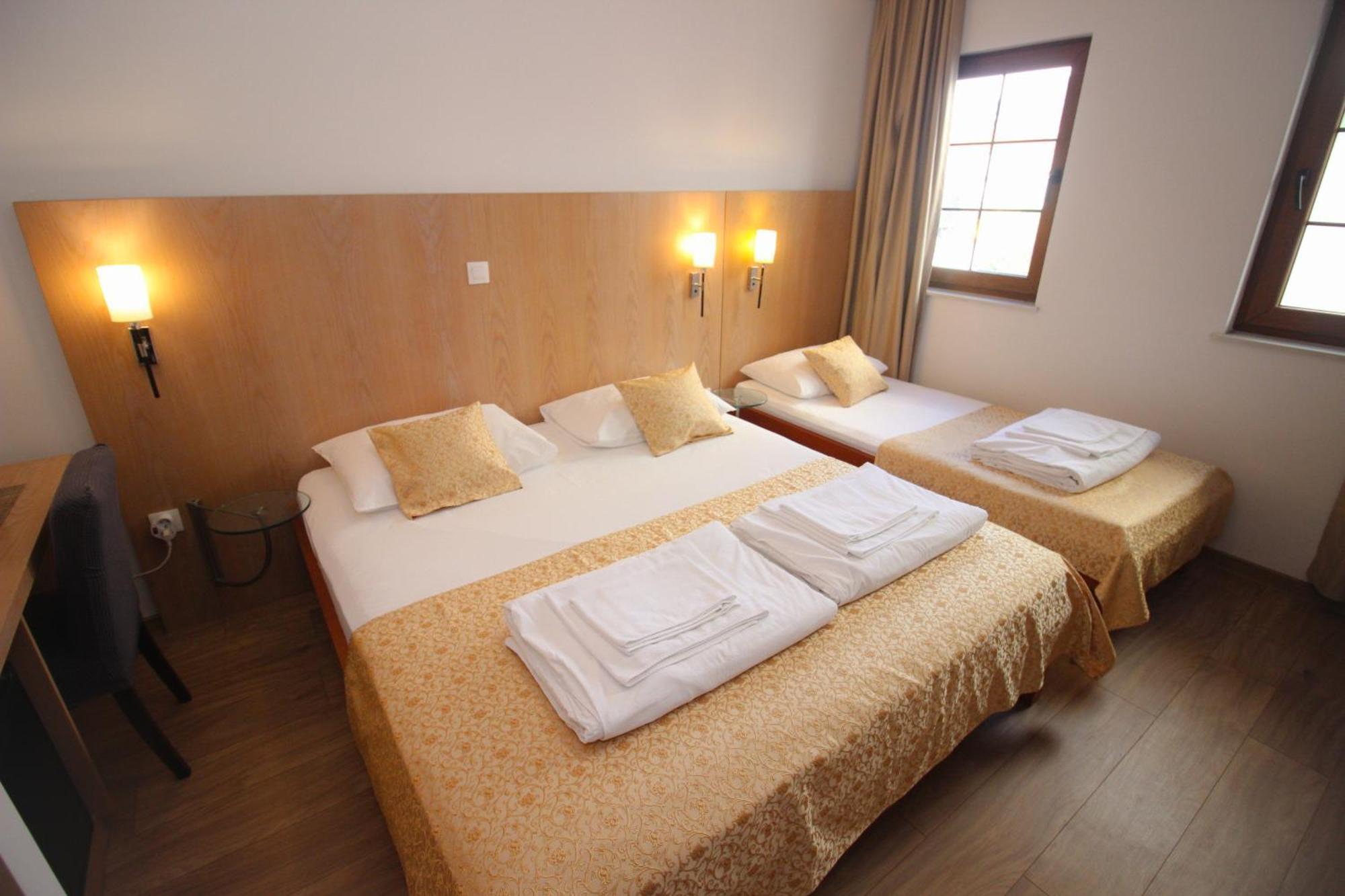 Villa Deny Mostar - With Free Parking ภายนอก รูปภาพ