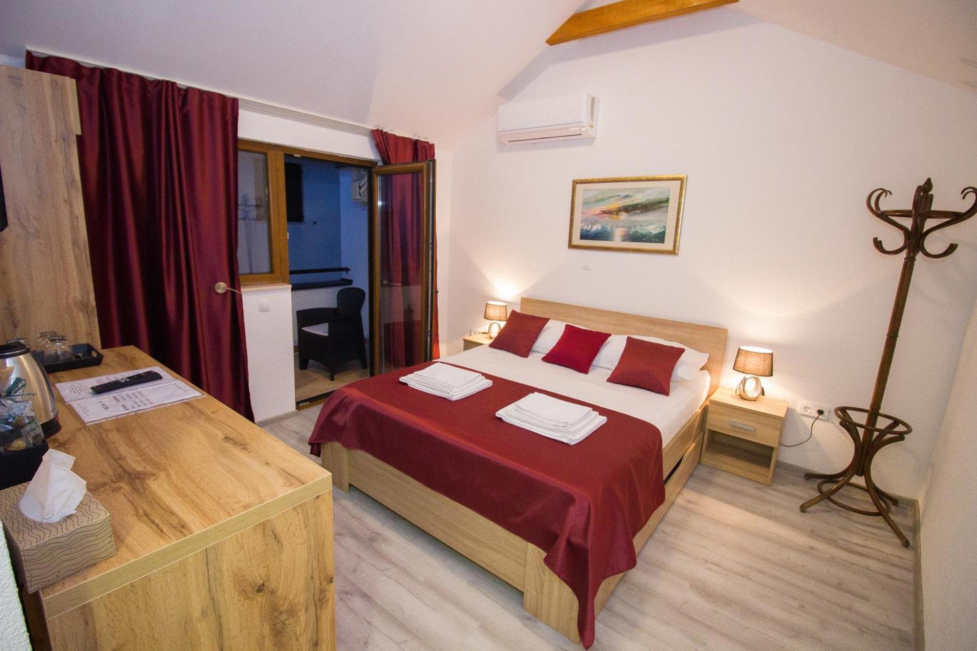 Villa Deny Mostar - With Free Parking ภายนอก รูปภาพ